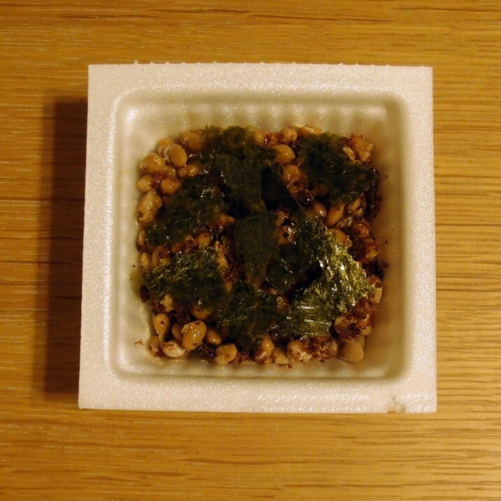 白いご飯によく合う！錦松梅と味付け海苔の納豆
